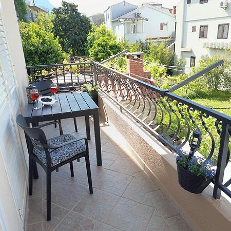 Готель Apartman Komadina Макарська Екстер'єр фото