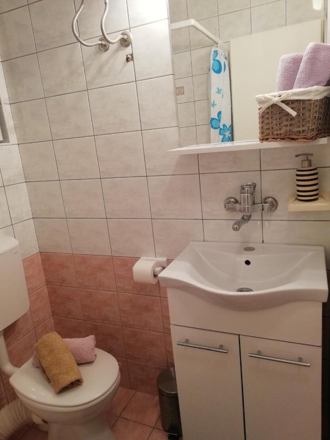 Готель Apartman Komadina Макарська Екстер'єр фото