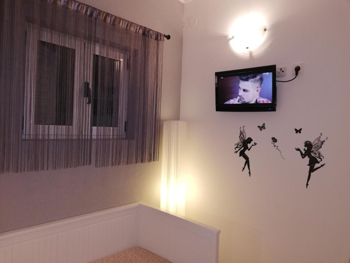 Готель Apartman Komadina Макарська Екстер'єр фото