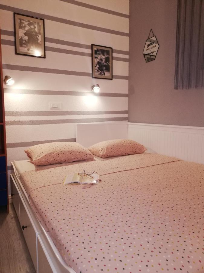 Готель Apartman Komadina Макарська Екстер'єр фото