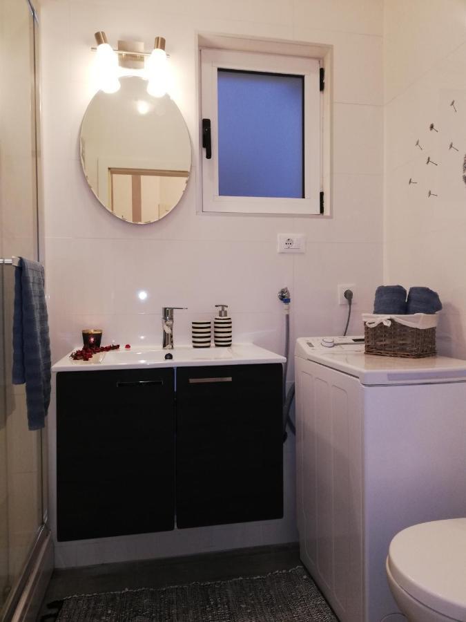 Готель Apartman Komadina Макарська Екстер'єр фото