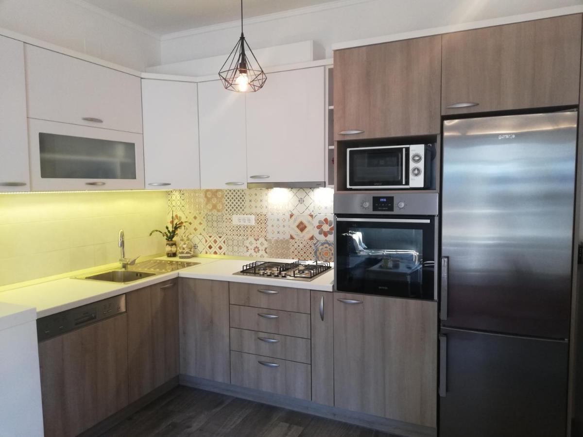 Готель Apartman Komadina Макарська Екстер'єр фото