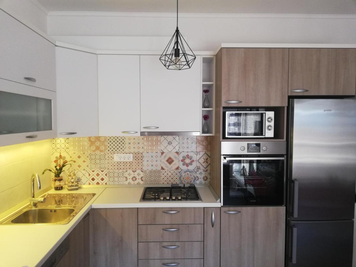 Готель Apartman Komadina Макарська Екстер'єр фото