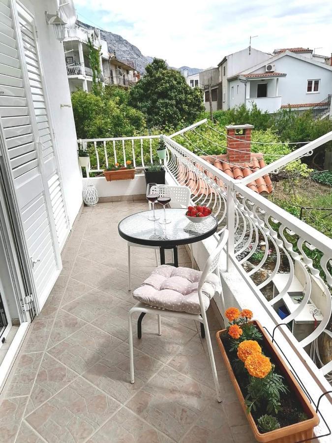 Готель Apartman Komadina Макарська Екстер'єр фото