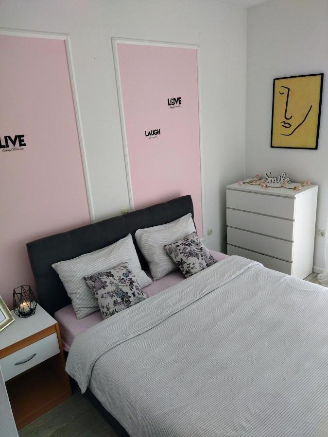 Готель Apartman Komadina Макарська Екстер'єр фото
