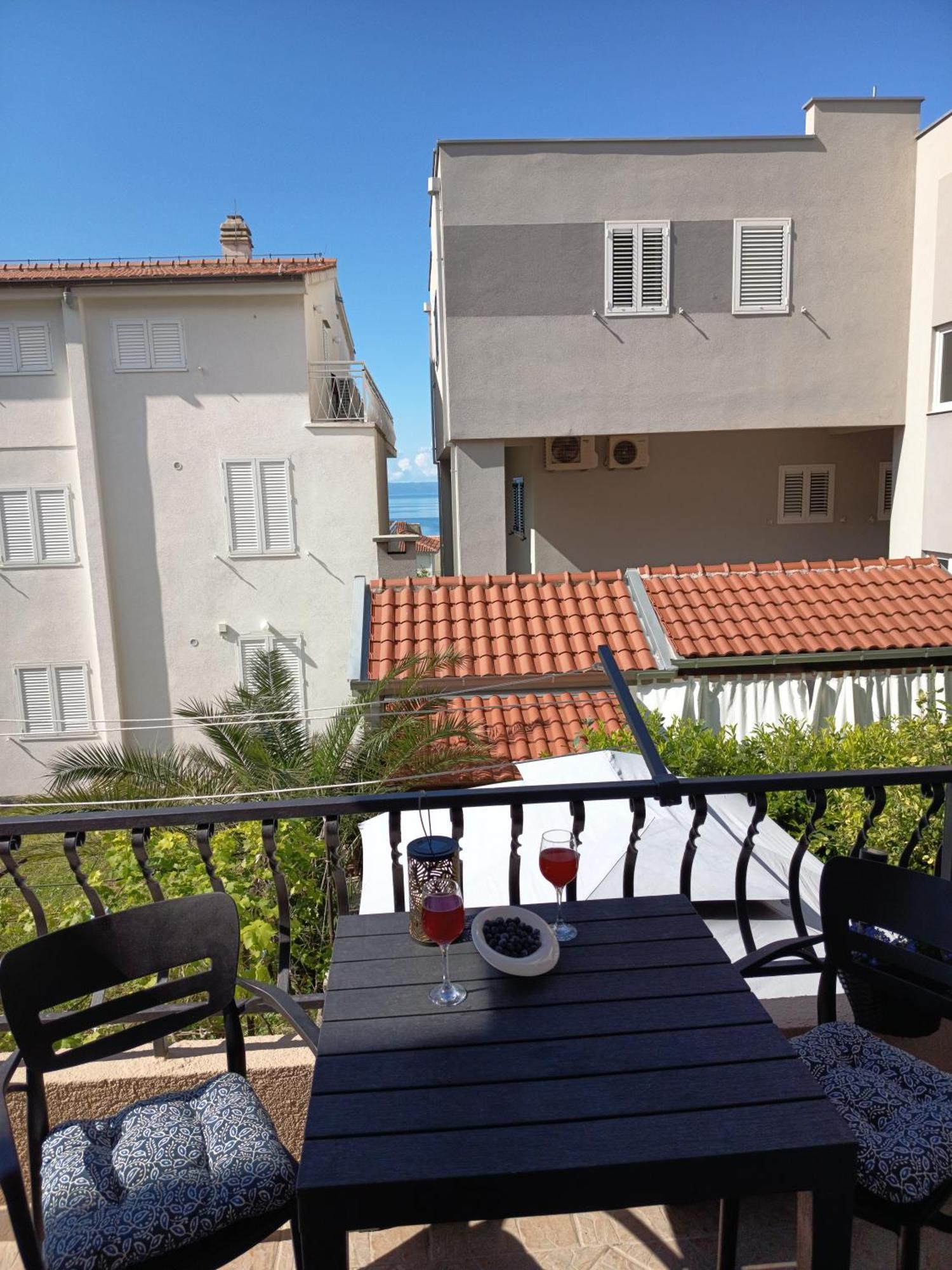 Готель Apartman Komadina Макарська Екстер'єр фото